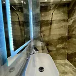 Adriatic Treasure Apt, Luxury & Beachfront - By Beta Premium Golem