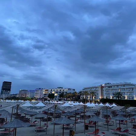 Adriatic Treasure Apt, Luxury & Beachfront - By Beta Premium 格勒姆