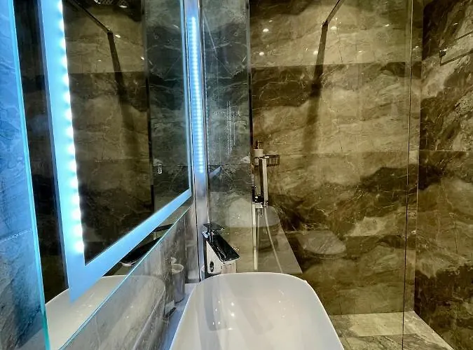 Adriatic Treasure Apt, Luxury & Beachfront - By Beta Premium 格勒姆