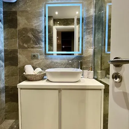 Adriatic Treasure Apt, Luxury & Beachfront - By Beta Premium Apartmán Golem (Tirana)
