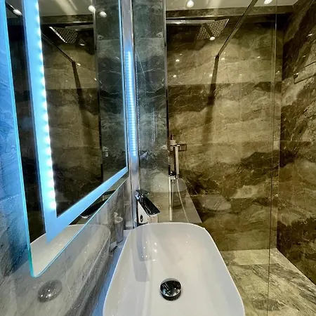 Adriatic Treasure Apt, Luxury & Beachfront - By Beta Premium Golem (Tirana)