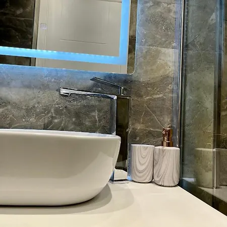 Adriatic Treasure Apt, Luxury & Beachfront - By Beta Premium Apartmán *