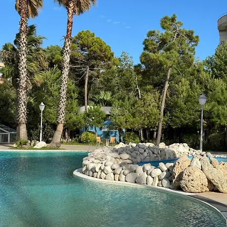 Adriatic Treasure Apt, Luxury & Beachfront - By Beta Premium Golem (Tirana)