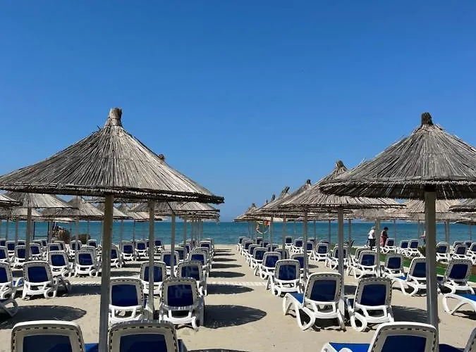 Adriatic Treasure Apt, Luxury & Beachfront - By Beta Premium Apartament Golem (Tirana)